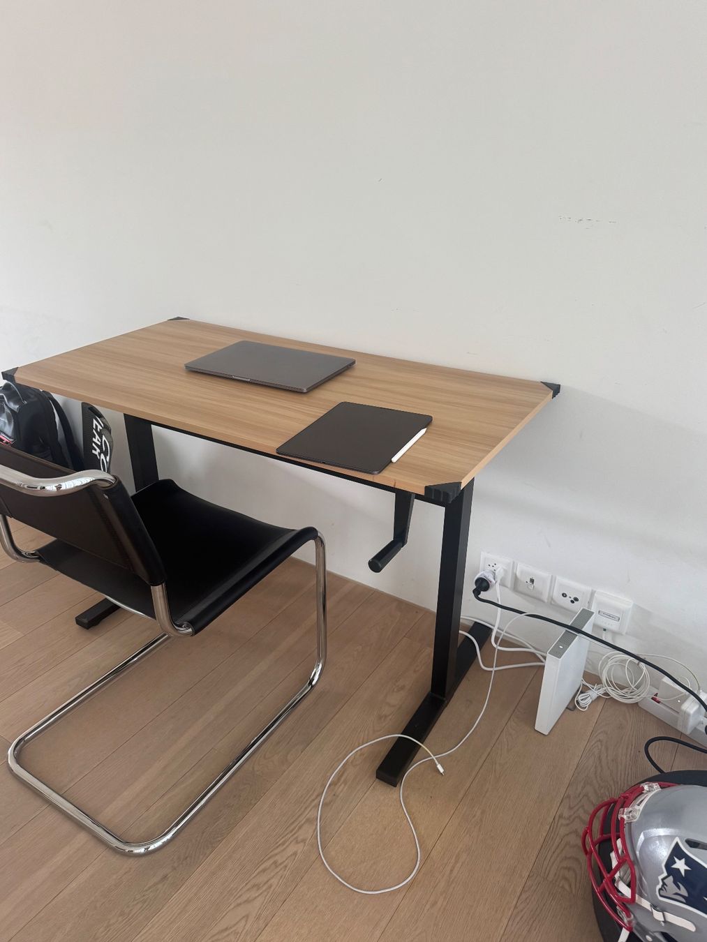 Bureaux: Sit-Stand Desk – Manual Crank Height-Adjustable – D'occasion à Zürich par Lara13 1