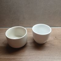 1 weisse Espressotassen 2te defekt, neuwertig