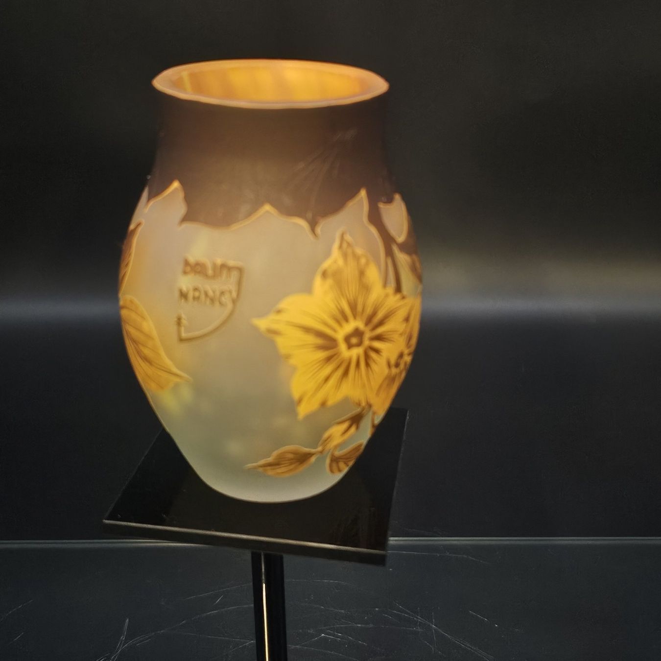Daum Vasen & Gefässe: Daum Nancy Flowers Acid Etched Cameo – Gebraucht aus Bruettisellen von Collector_Store 3