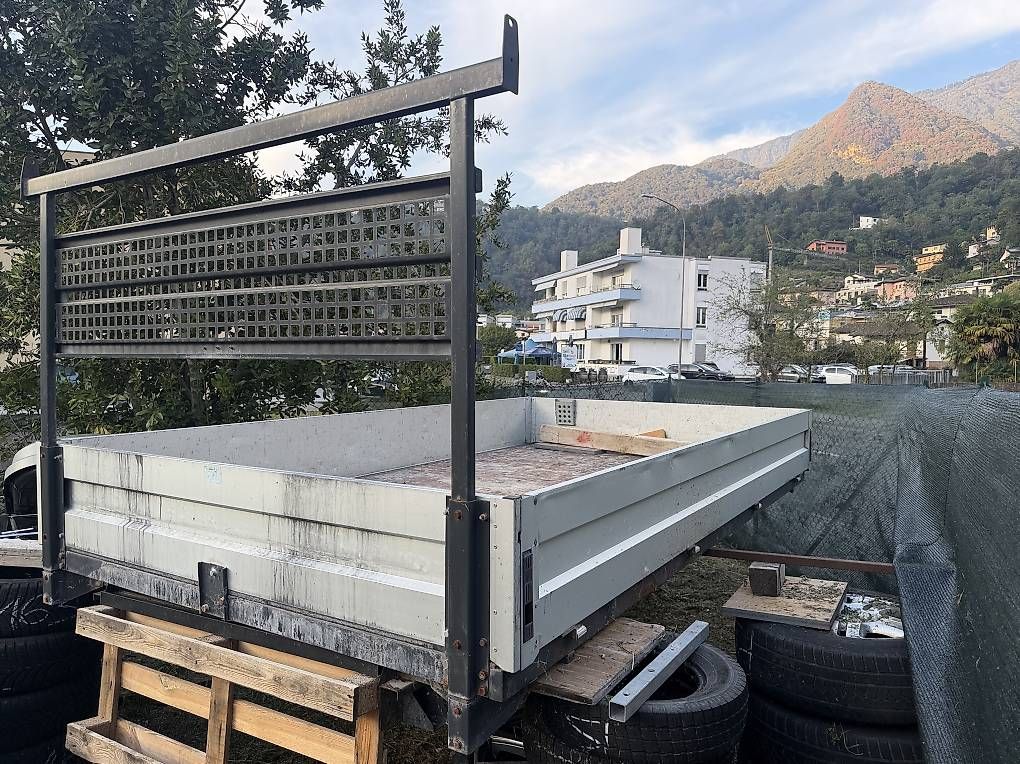 Nutzfahrzeuge: Cassone alluminio per furgone – Gebraucht aus Melano von Nmasterx