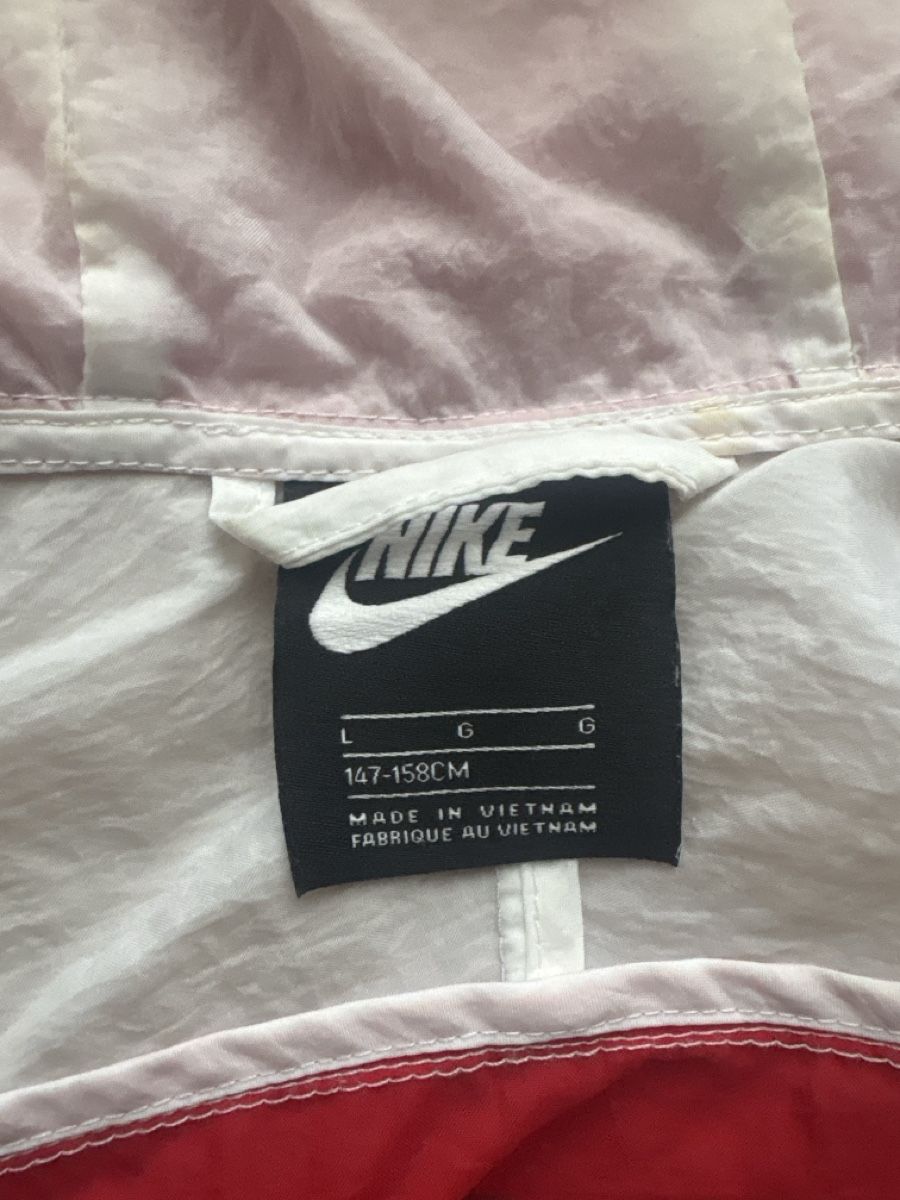 Nike Giacche: Nike Windbreaker, Kindergrösse 147 - 158cm – Usato da Maienfeld venduto da jar_n9qt 2