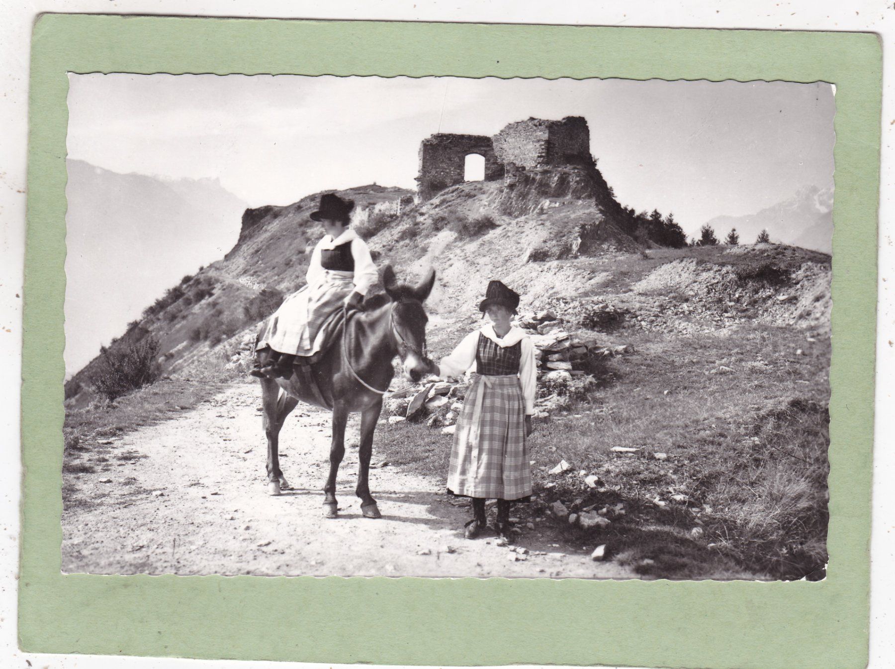 Ansichtskarten: Savièsannes et le Château de la Soie – Gebraucht aus Herisau von Lisegrat2008
