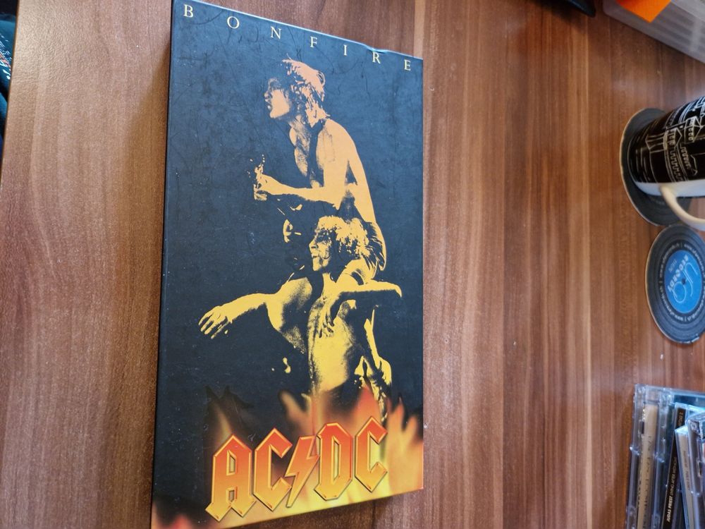 AC/DC - Bonfire Box (Neu (gemäss Beschreibung)) in Wattenwil für CHF 15 ...
