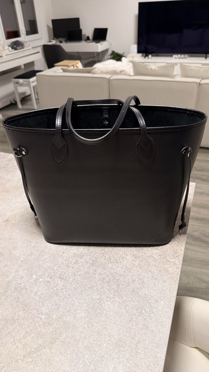 Louis Vuitton Borse da donna: Louis Vuitton Neverfull MM black epi leather – Usato da Pully venduto da Switzerland2020