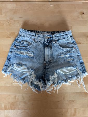 Kurze Jeansshorts, zerrissen, für den Sommer, Gr. 36