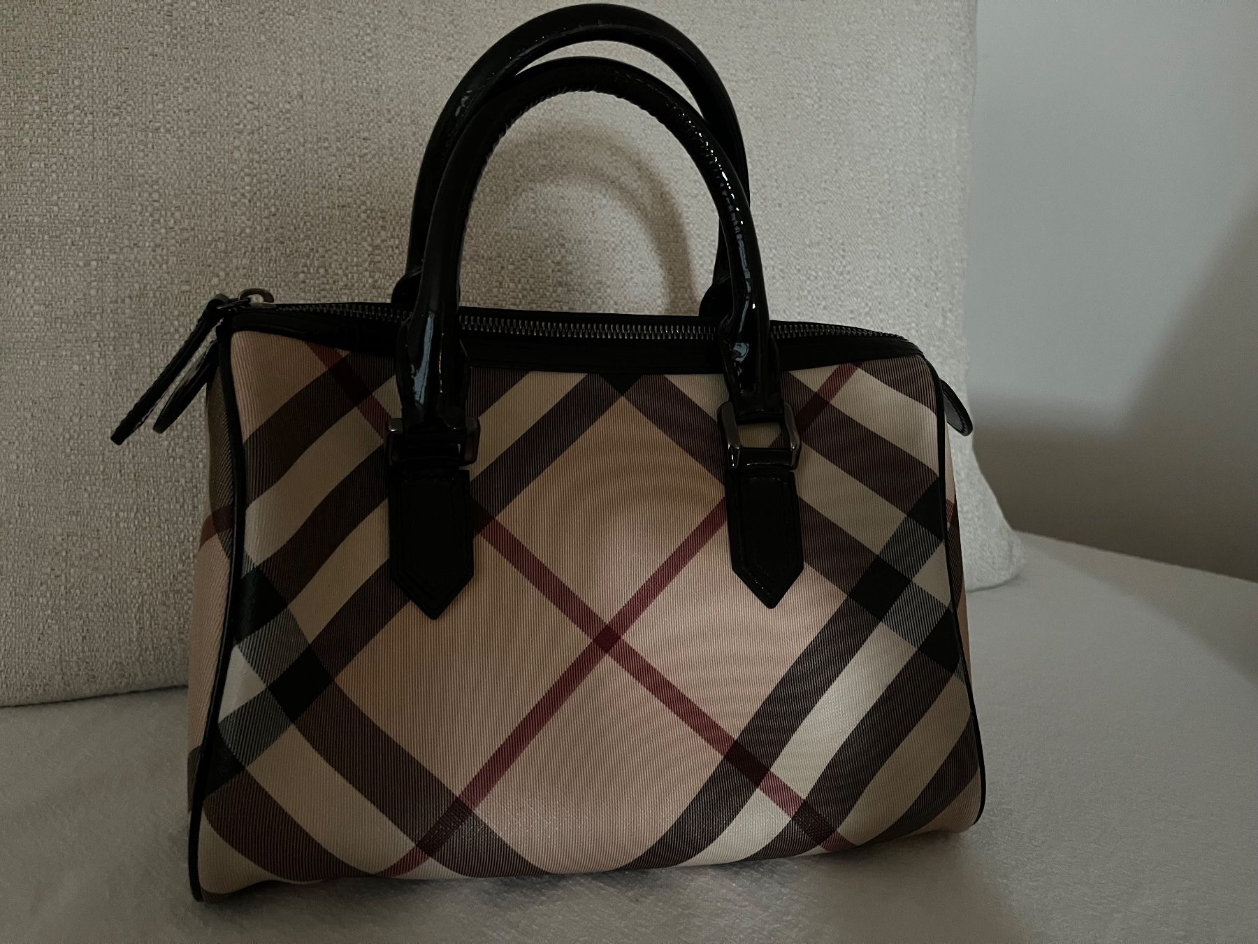 Burberry Taschen für Damen: Burberry Bowlingtasche – Gebraucht aus Baar von sim_5d6l