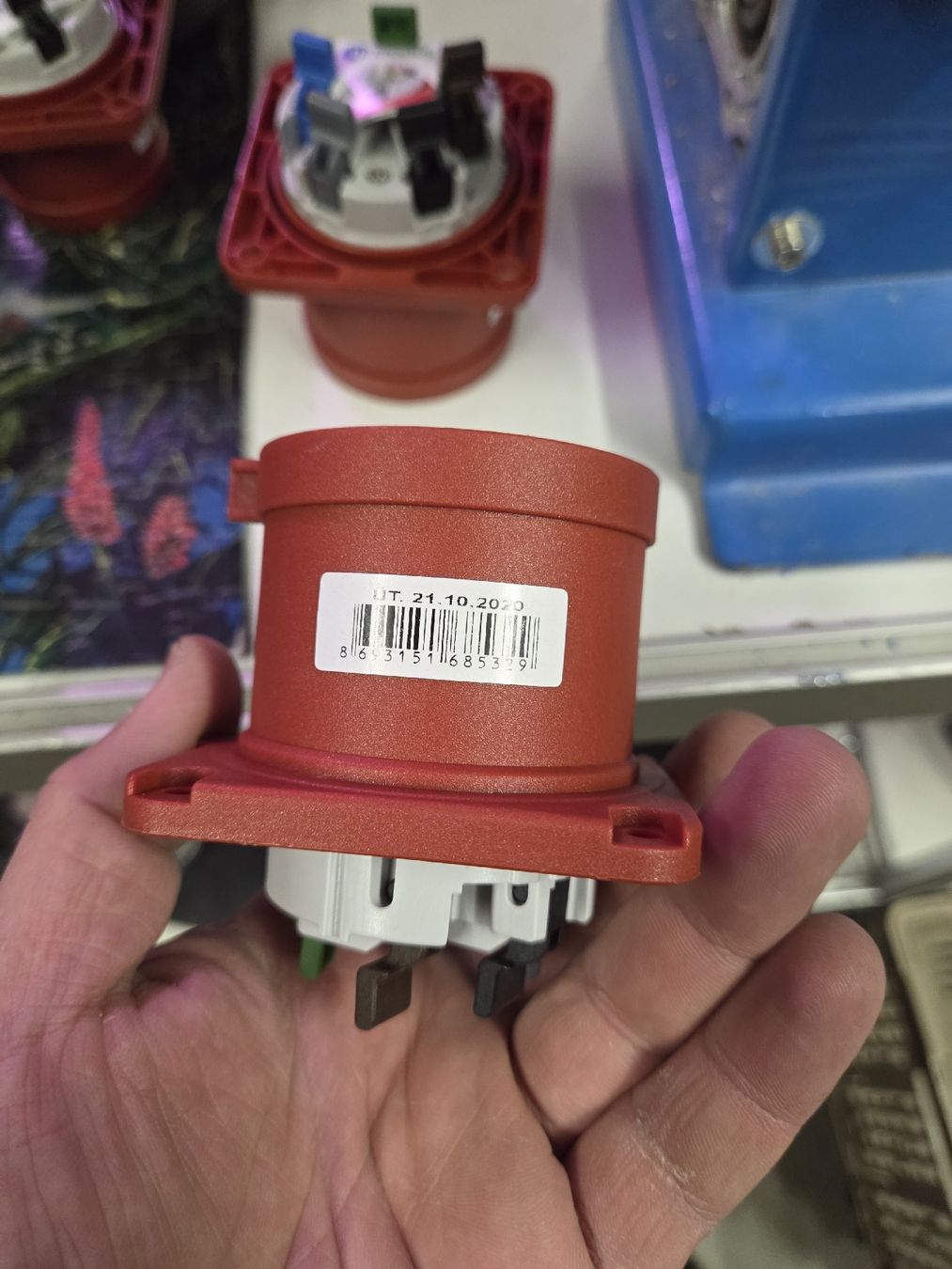 Spine: Steckdose 32A 5polig CEE 32A Starkstrom CEE32 Anbaustecker – Nuovo e nell'imballaggio originale da Zürich venduto da eymen20 1