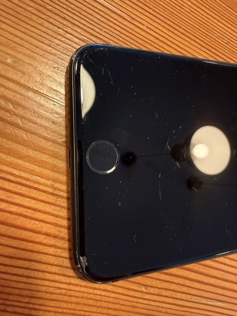 Apple Telefoni cellulari / Smartphones: iPhone 7 Plus, Black, 128GB – Usato da Zernez venduto da danielgrunder 1