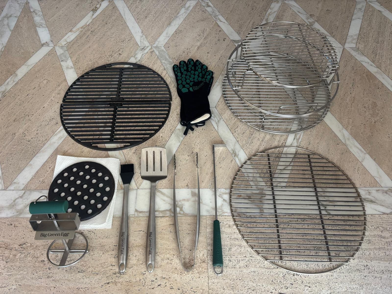 Big Green Egg Grills: Big Green Egg Large Keramikgrill – Gebraucht aus Küsnacht ZH von leo_psy5 5