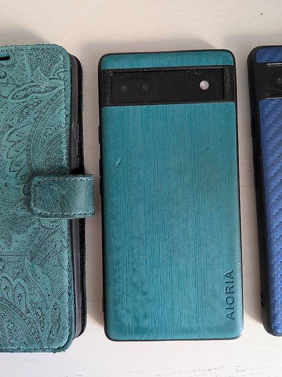 Telefoni cellulari / Smartphones: Google Pixel6a - 128 GB, Charcoal, 6.10", SIM + eSIM, 5G – Usato da Warth venduto da intros 1