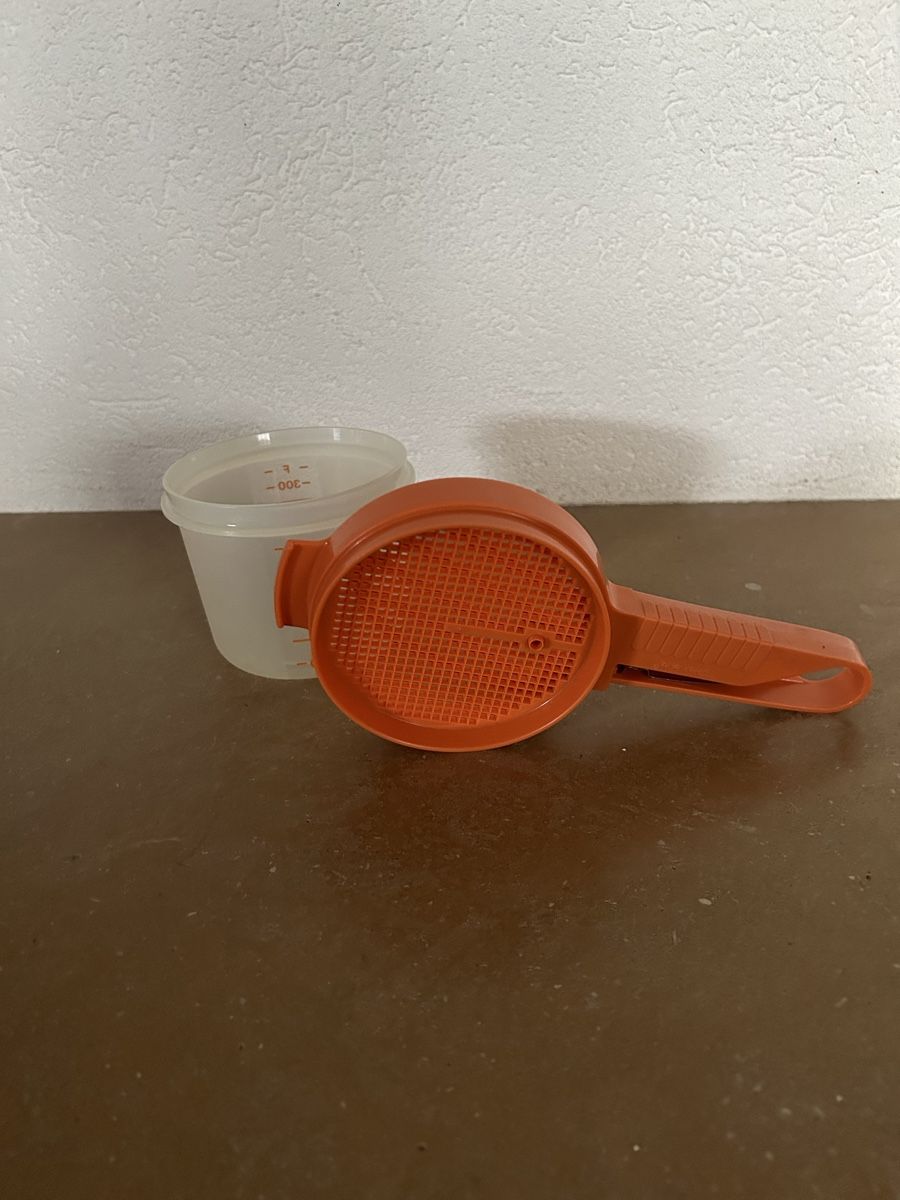 Tupperware Recipients et similaires: Tamis pour farine Tupperware – D'occasion à Montsevelier par Batson 2
