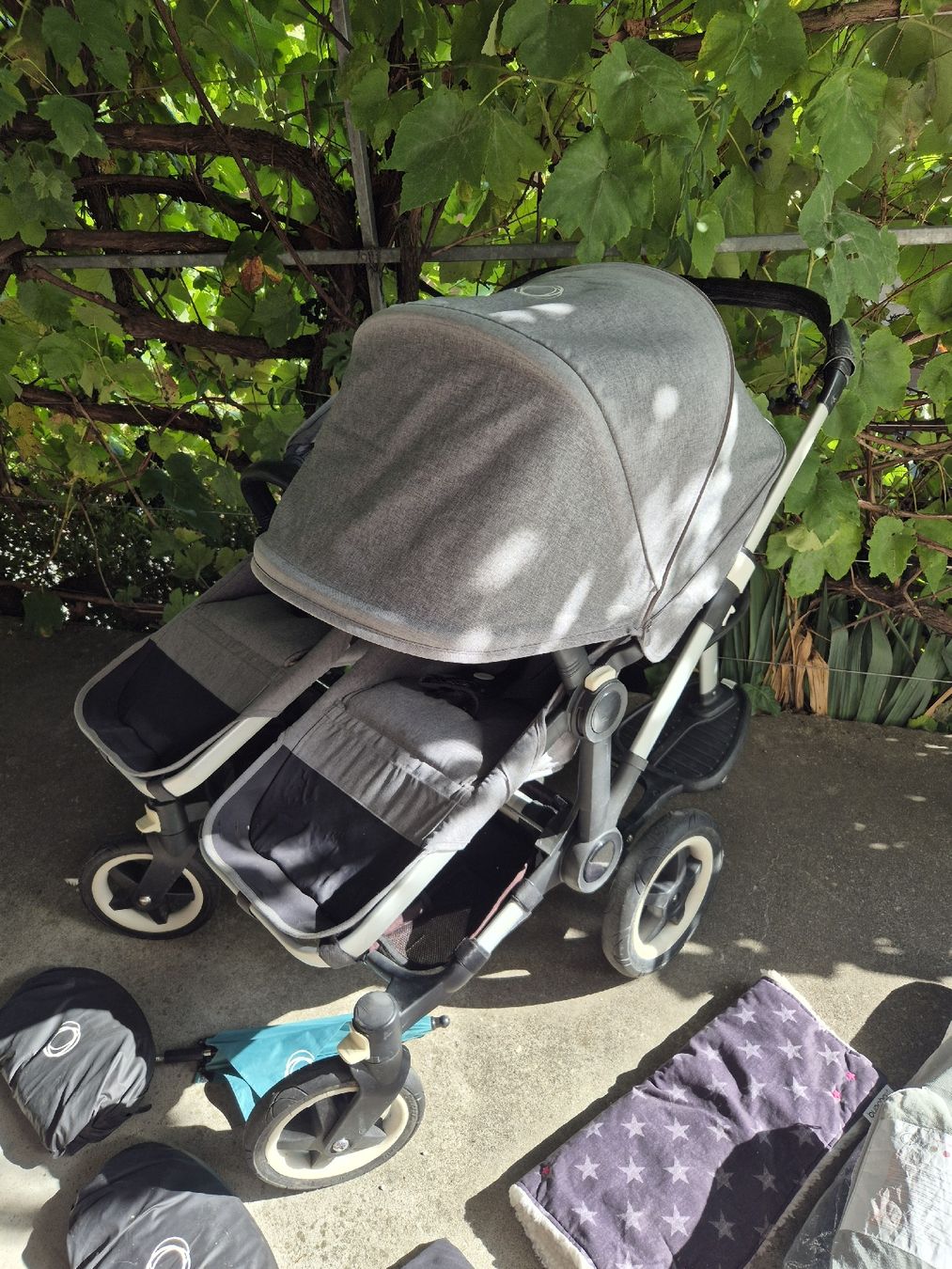 Bugaboo Poussette: Bugaboo Donkey2 mit viel Zubehör grau – D'occasion à Wynigen par La_Talpa 1