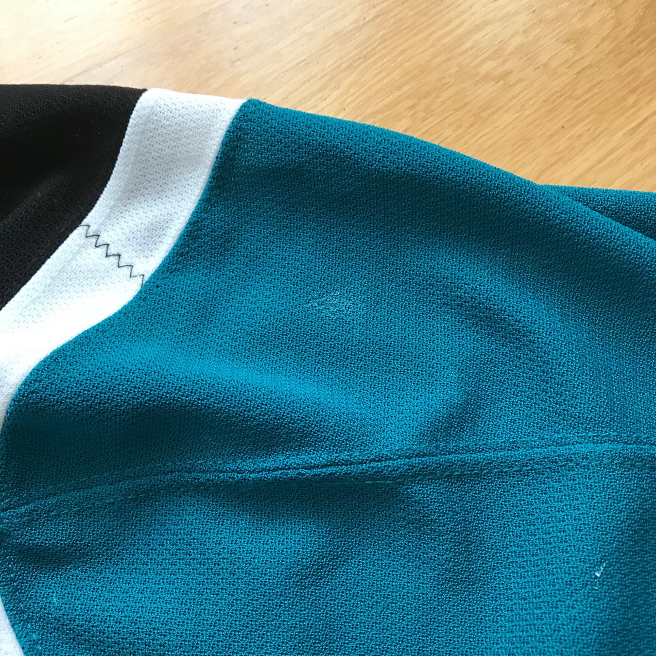 Gameworn Canottiere & Pantaloni: San Jose Sharks 2018-19 game worn Timo Meier – Usato da Bern venduto da Myloulou 3