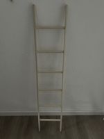 1 kleines weisses Holzleiterli ca. 100 x 20 cm