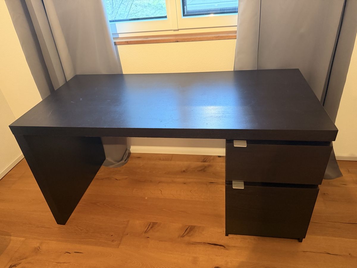 Bureaux: Schreibtisch – D'occasion à Balterswil par new_one-123