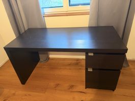 Schreibtisch