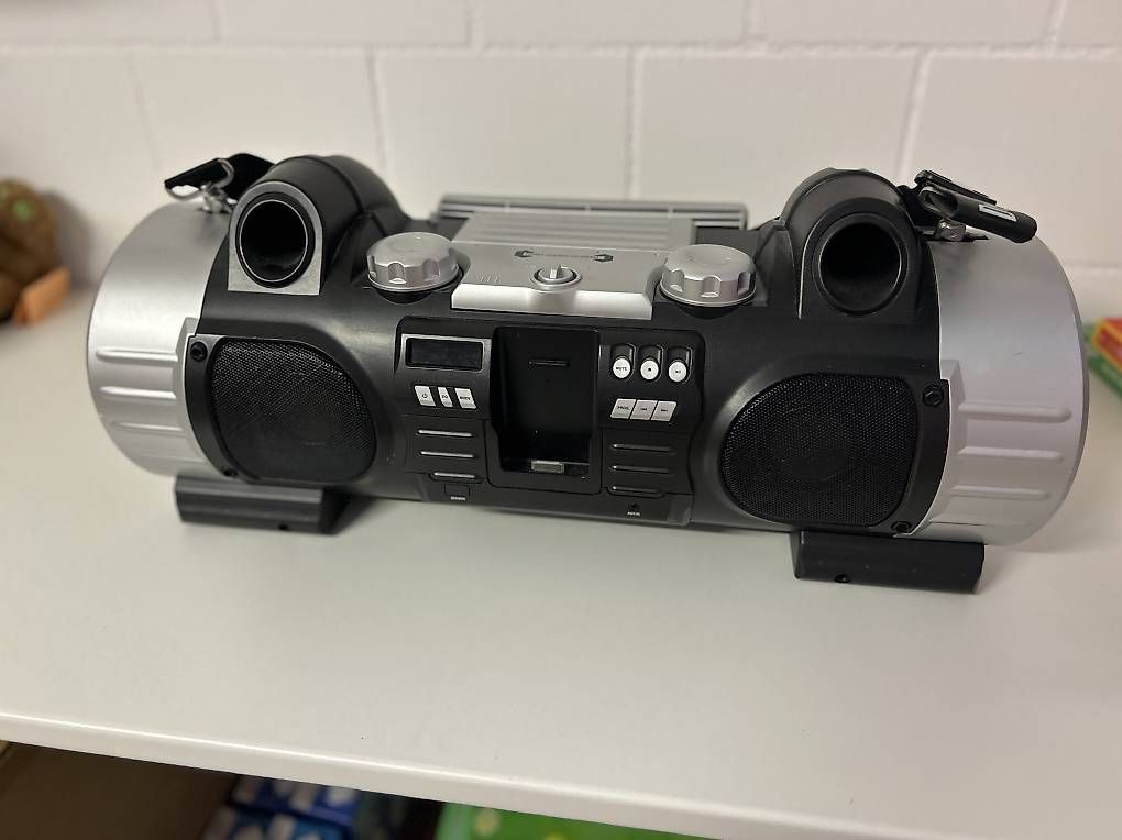 Dual Lettore multimediale portatile: Dual Ghettoblaster mit iphone 4 anschluss – Usato da Hildisrieden venduto da Frentz