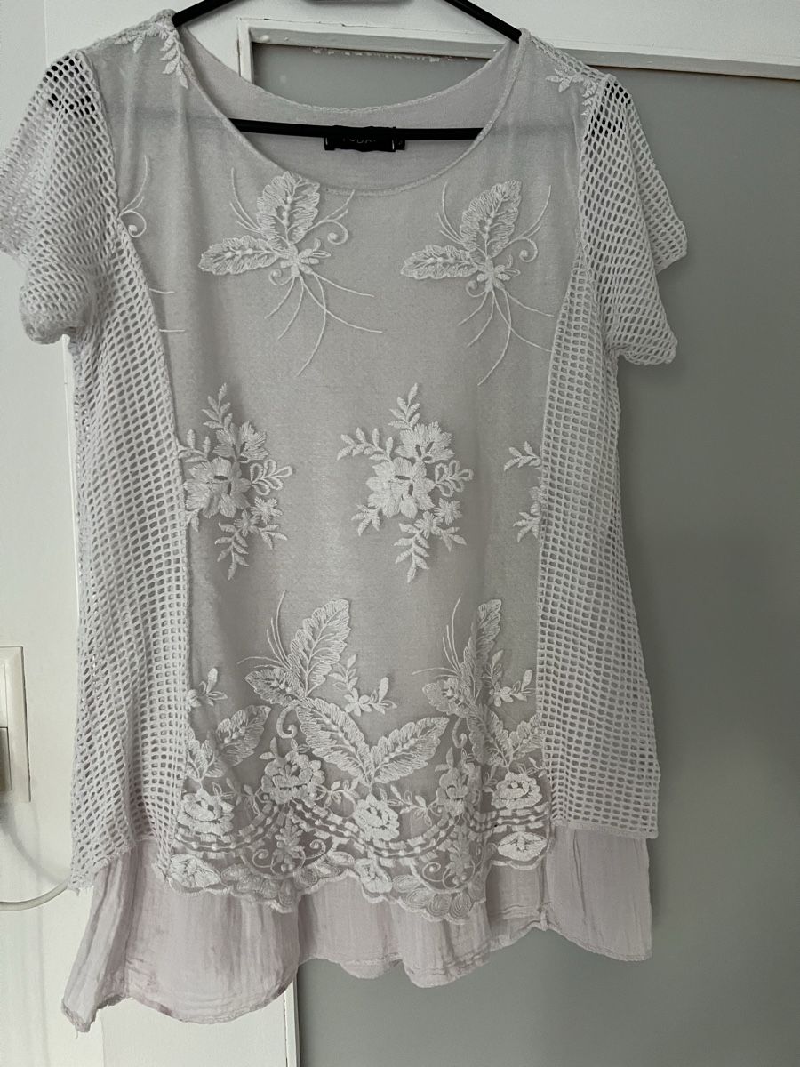 Blusen: Elegantes T-Shirt mit Spitze Gr. S. – Gebraucht aus Siebnen von toshi123 1