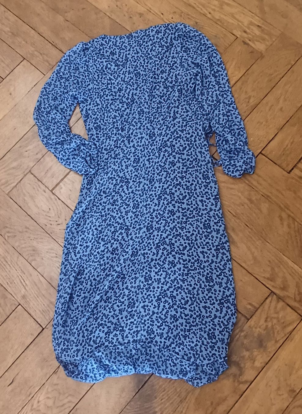 Vestiti: Hübsches Kleid Grösse 38 von Edited – Nuovo (secondo la descrizione) da Schönenwerd venduto da pomodor 1