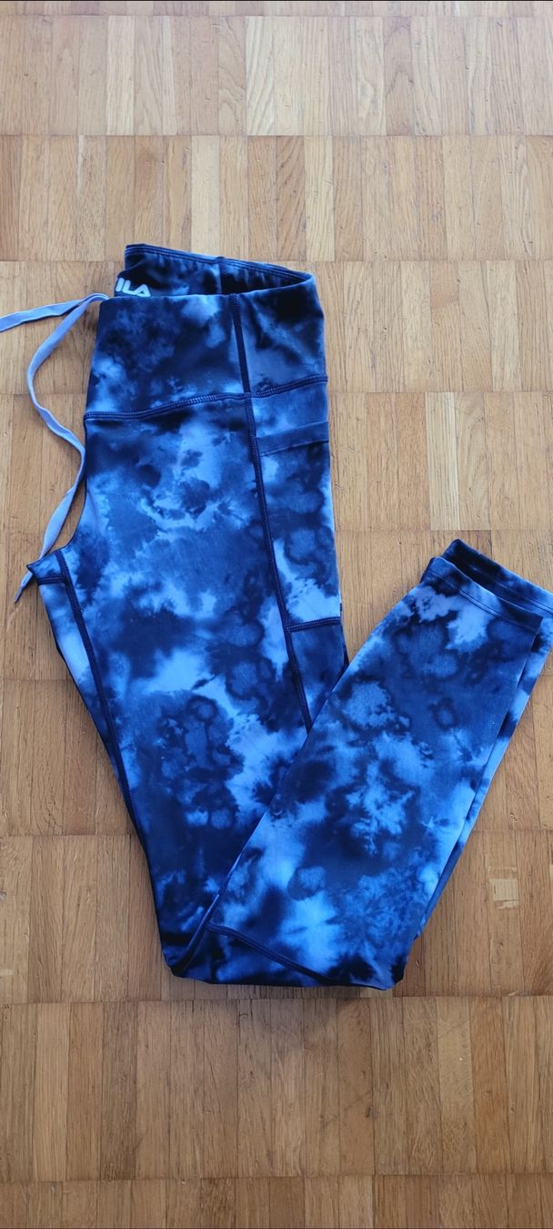 Fila Leggings: Fila Leggings, neu, Grösse M – Nuovo (secondo la descrizione) da Emmenbrücke venduto da gatasalvache