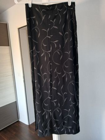 Gap Floral Black Skirt, Size M - Perfect for Spring!