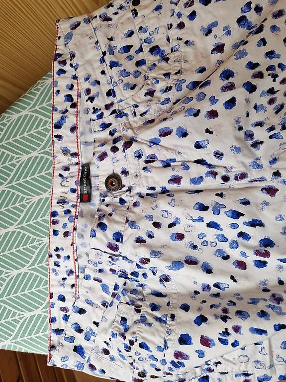 Pantaloni: Bermudas – Usato da Zofingen venduto da PiaZ0102 1