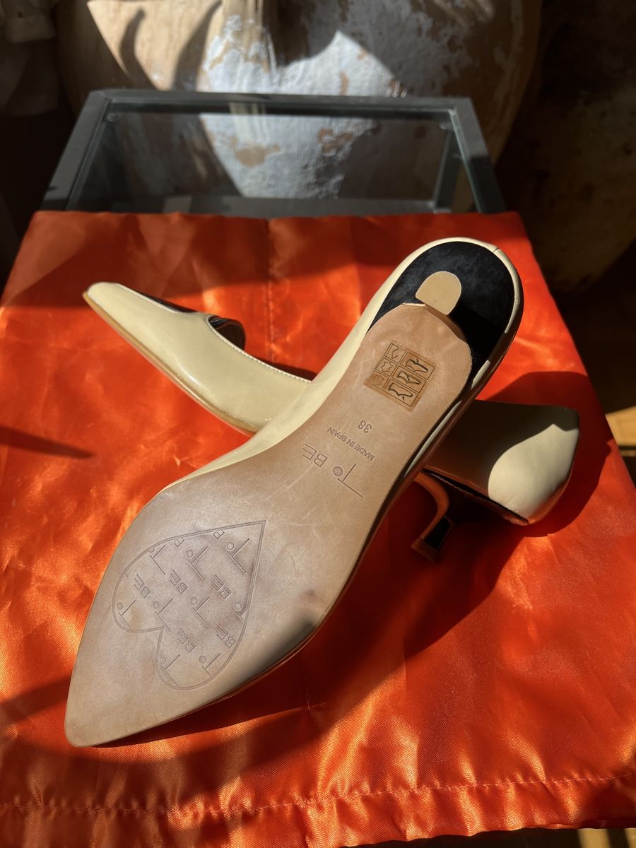 Scarpe da donna: % %  Pumps, Beige Lackleder, Gr. 38 . Neu – Nuovo e nell'imballaggio originale da Küsnacht ZH venduto da CatiaA 2