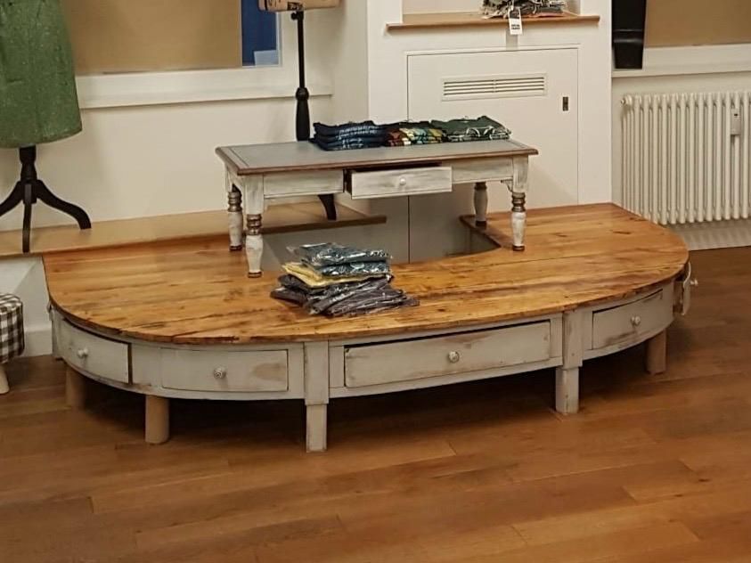 Tables: Halbrundes Sideboard – D'occasion à Solothurn par Amitola83