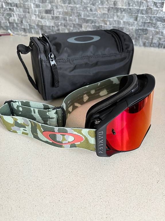 Occhiali & Lenti: Oakley Airbrake MTB – Nuovo e nell'imballaggio originale da Felsberg venduto da Peterli7