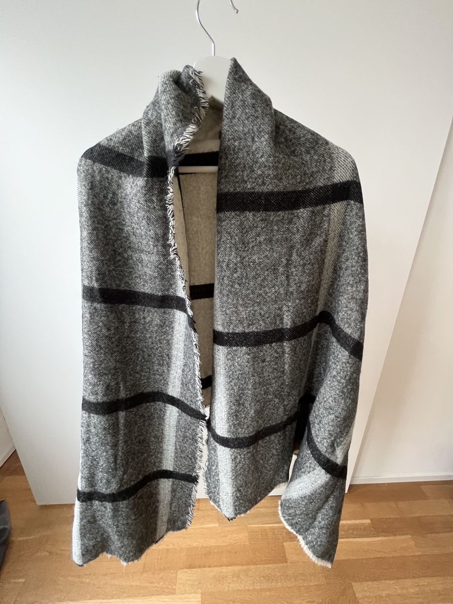 Zara Foulard & Sciarpe: Zara Schal gestreift schwarz/weiss – Usato da Zürich venduto da a.b.2025 2