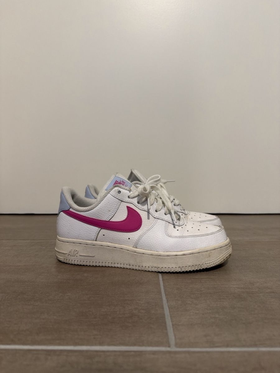 Nike Chaussures femmes: Air force blanche et rose  – D'occasion à Monthey par srn_z9ww