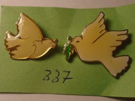 2 ver Tauben Pins (337)