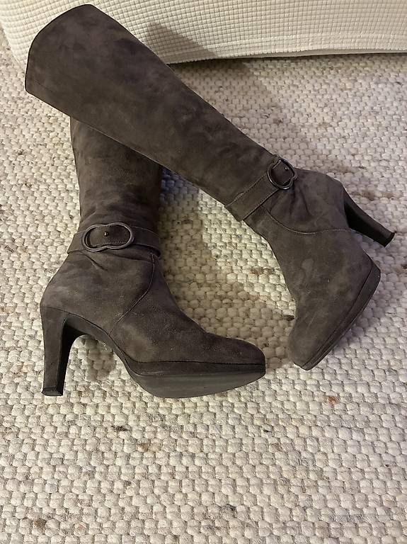 Damenschuhe: Bottes en daim brun T37 – Gebraucht aus Nyon von Sotara