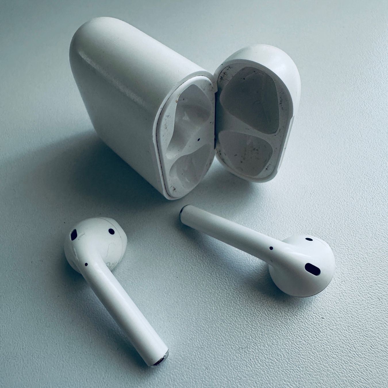 Apple Cuffie: Original Apple AirPods 2 Kopfhörer Wireless Lightning Kabel – Usato da Basel venduto da MY.AIRPODS.SHOP 1