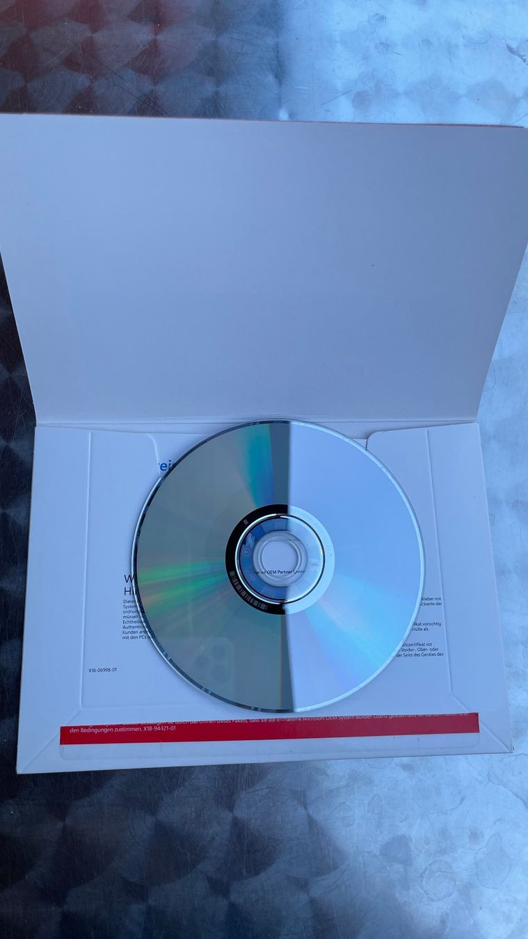 Microsoft Software: Windows 10 Pro Vollversion 64-Bit German DVD – Usato da Glattfelden venduto da cybermaxx 1