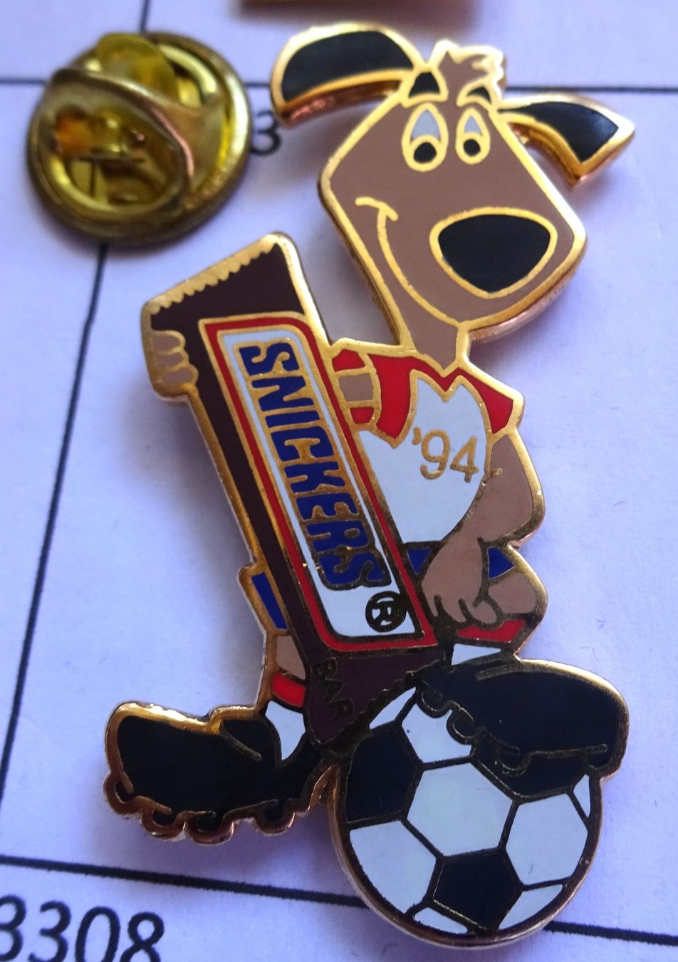 Placchette & Badge: 2 Pin SNICKERS Maskotchen WM 94 – Usato da Utzenstorf venduto da BUtter81 1