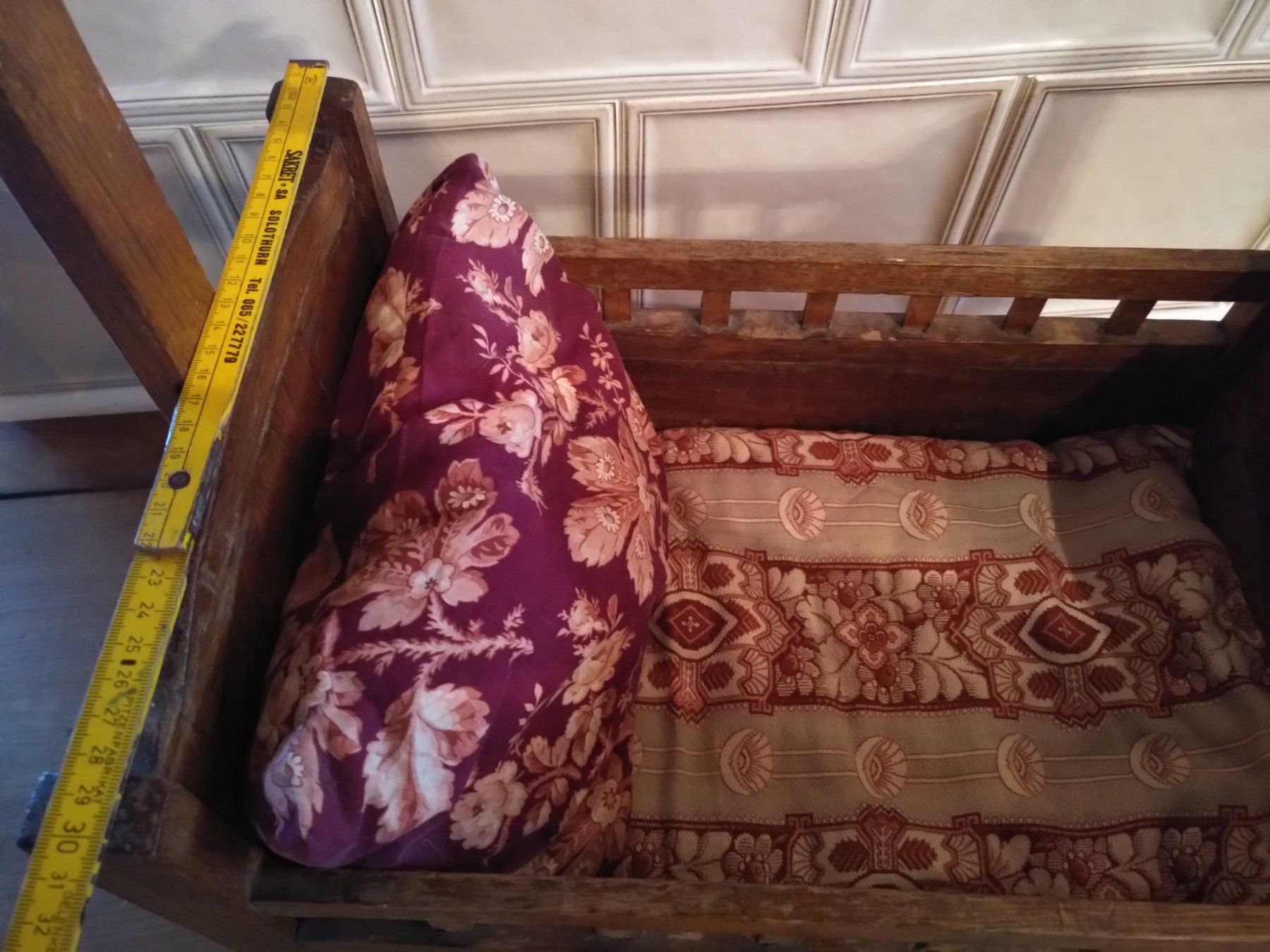 Case e mobili per bambole: Altes Puppenbett – Usato da Ilanz venduto da valli-org 3