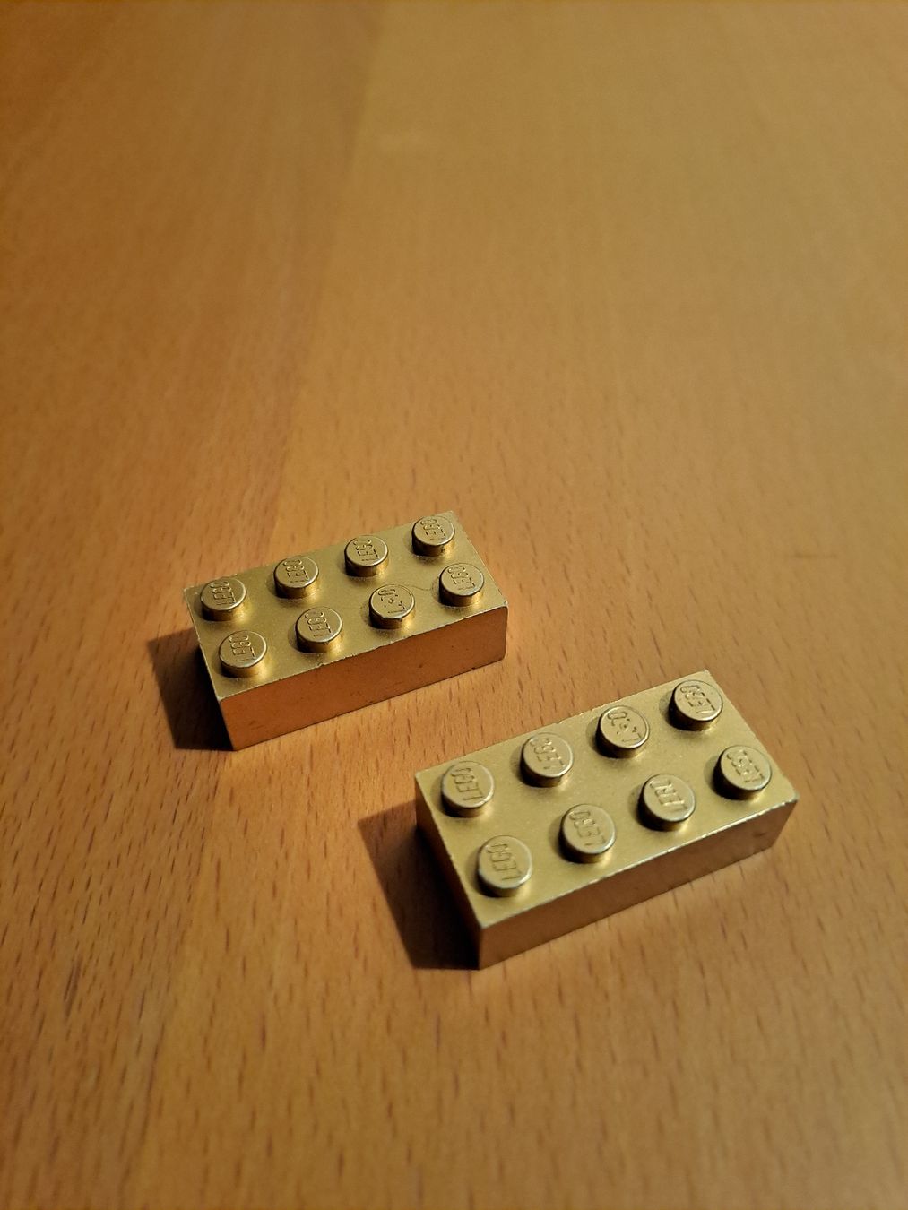 Lego Giocattoli: 2 Lego Golden Bricks 50 Years  Versand möglich – Usato da Kestenholz venduto da Knox1973