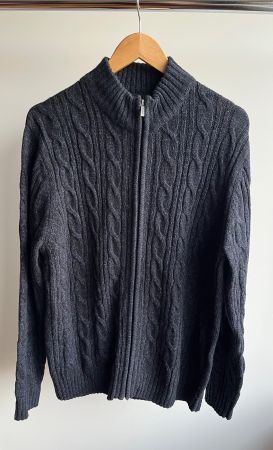 Dunkelblaue Jacke mit Zopfmuster, Grösse S