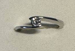 Extravaganter Verlobungsring 18kt. Weissgold Brillant 0.30ct