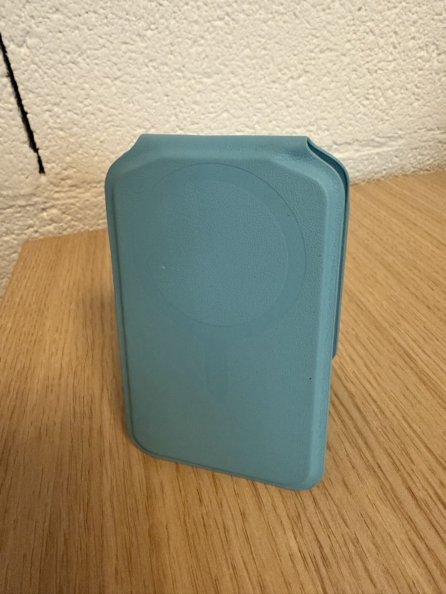 Portefeuilles: Wallet Satechi bleu clair – D'occasion à Neyruz FR par CallMeMilka 1