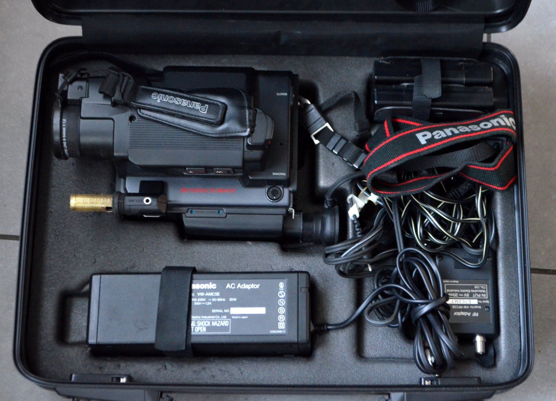 Panasonic Videocamere: Panasonic NV-MC5E Camcorder / caméscope VHS-C – Usato da Collonges venduto da arashee 1