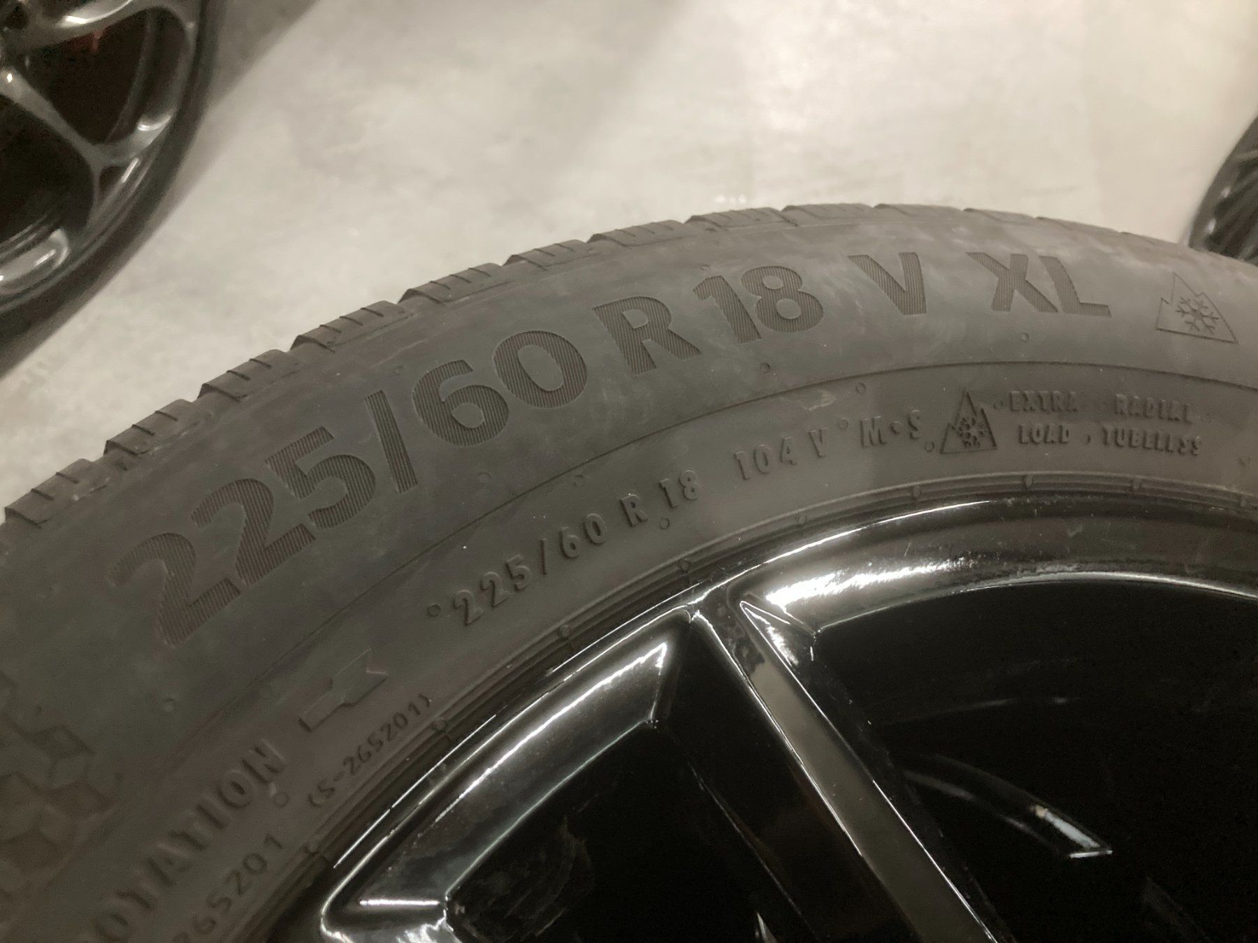 Ford Pneumatici & Ruote complete: Ford Mustang Mach E Winterräder 225/60R18 – Usato da Cham venduto da WB2223 4