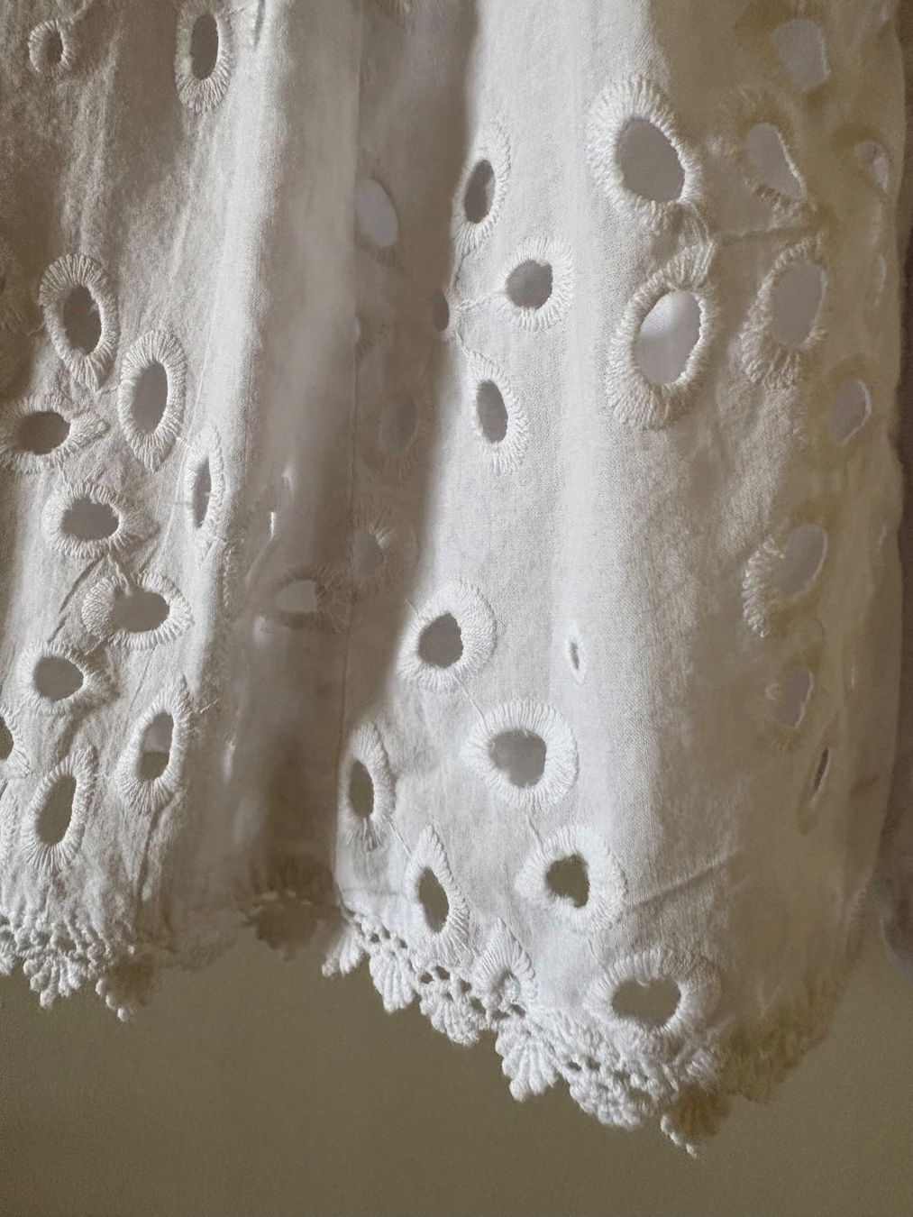 Guess Vestiti: ROMANTIC ROBE BLANCHE GUESS - TAILLE - SMAL - – Usato da Morges venduto da Bubblecut 4