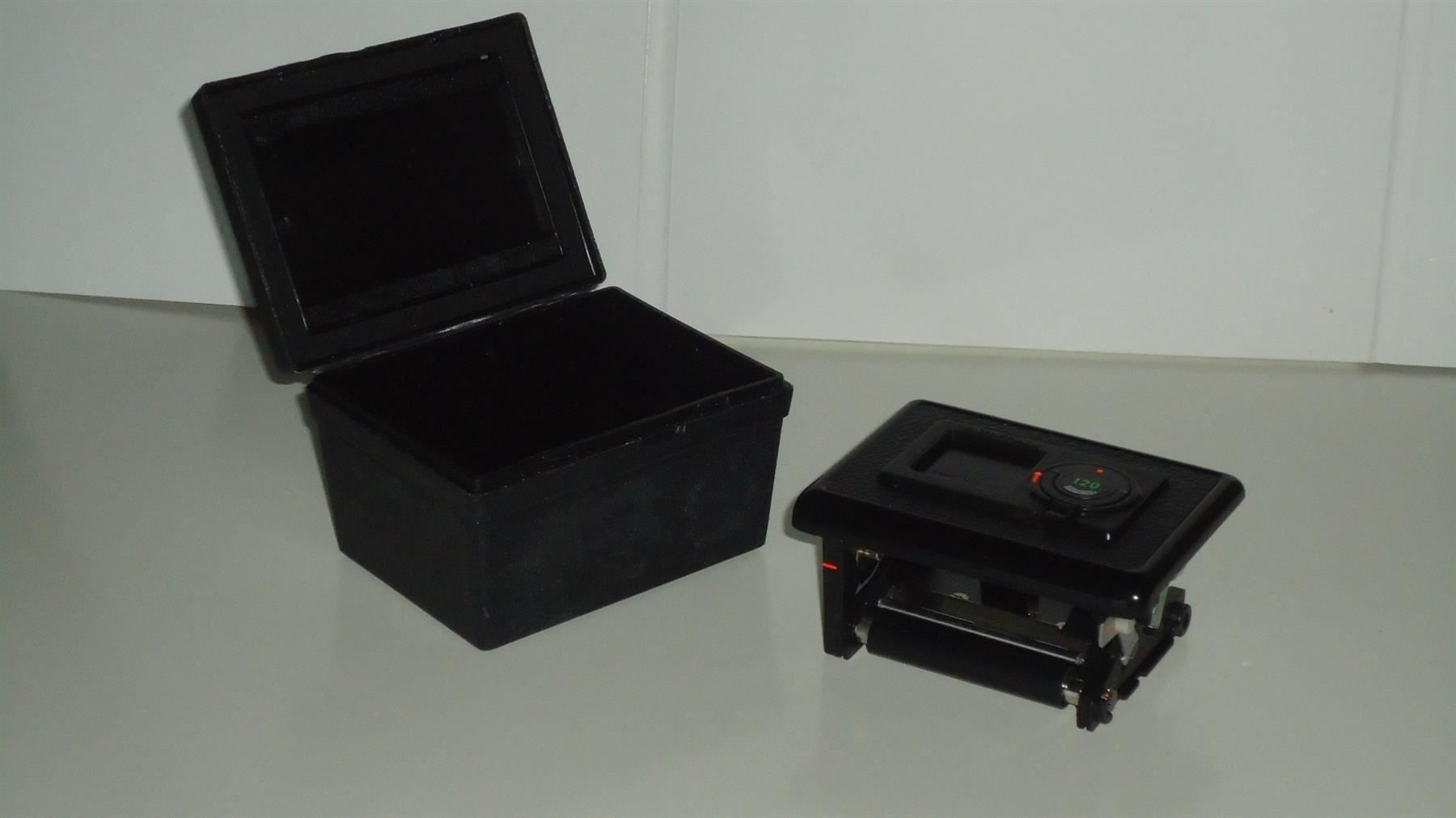 Pentax Fotocamera: PENTAX 645 + BOX 120 Roll Back Magazine – Usato da Lausanne venduto da asdyx