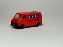 GB- Praline Fiat 242 Transporter Fiat rot