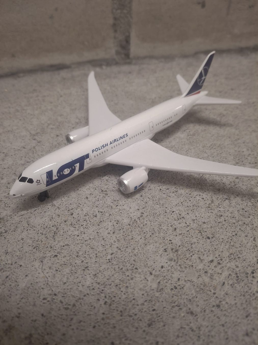 Boeing Kits de montage: LOT Boeing 787 Daron Flugzeugmodell – D'occasion à Brugg AG par ahauserd