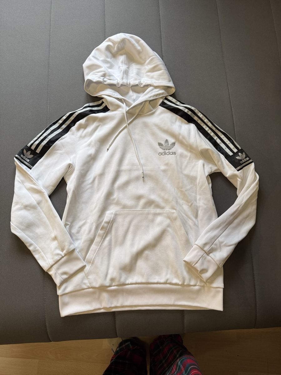 Adidas Maglioni & Felpe: Pullover bianco Adidas, con cappuccio, M – Usato da Monteggio venduto da alyssak327