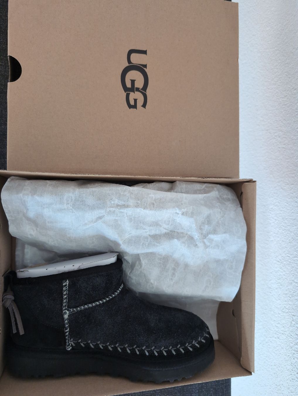 Ugg Scarpe da donna: UGG Classic Ultra Mini Boots - Size 36 -  New! – Nuovo e nell'imballaggio originale da Glis venduto da livespringly 9