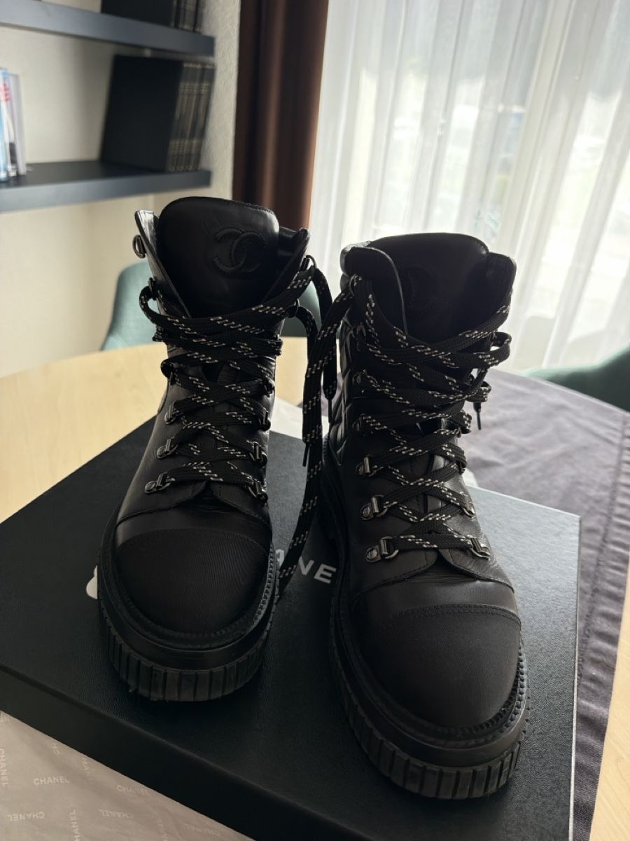 Chanel Scarpe da donna: Chanel Stiefel – Usato da Gebenstorf venduto da AA2015
